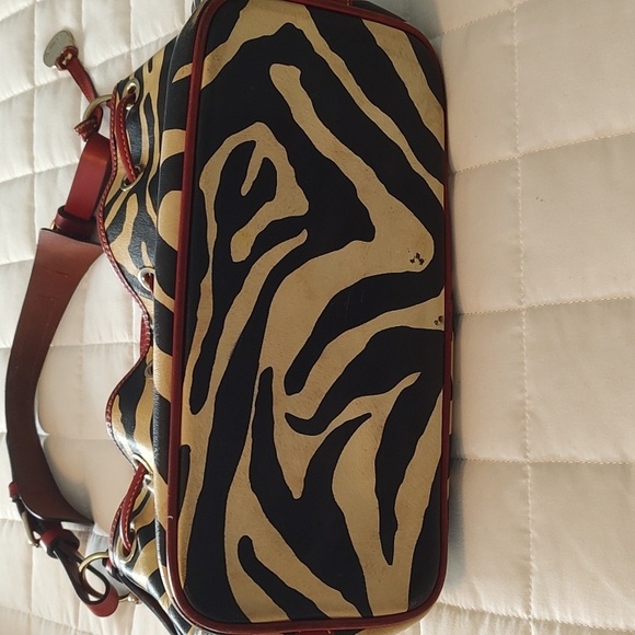 Dooney & Bourke - Picture 6 of 7